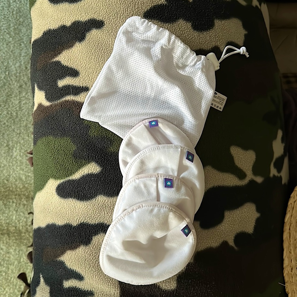 5/$10 💙 Lansinoh reusable washable Nursing pads breast pads 4 pack